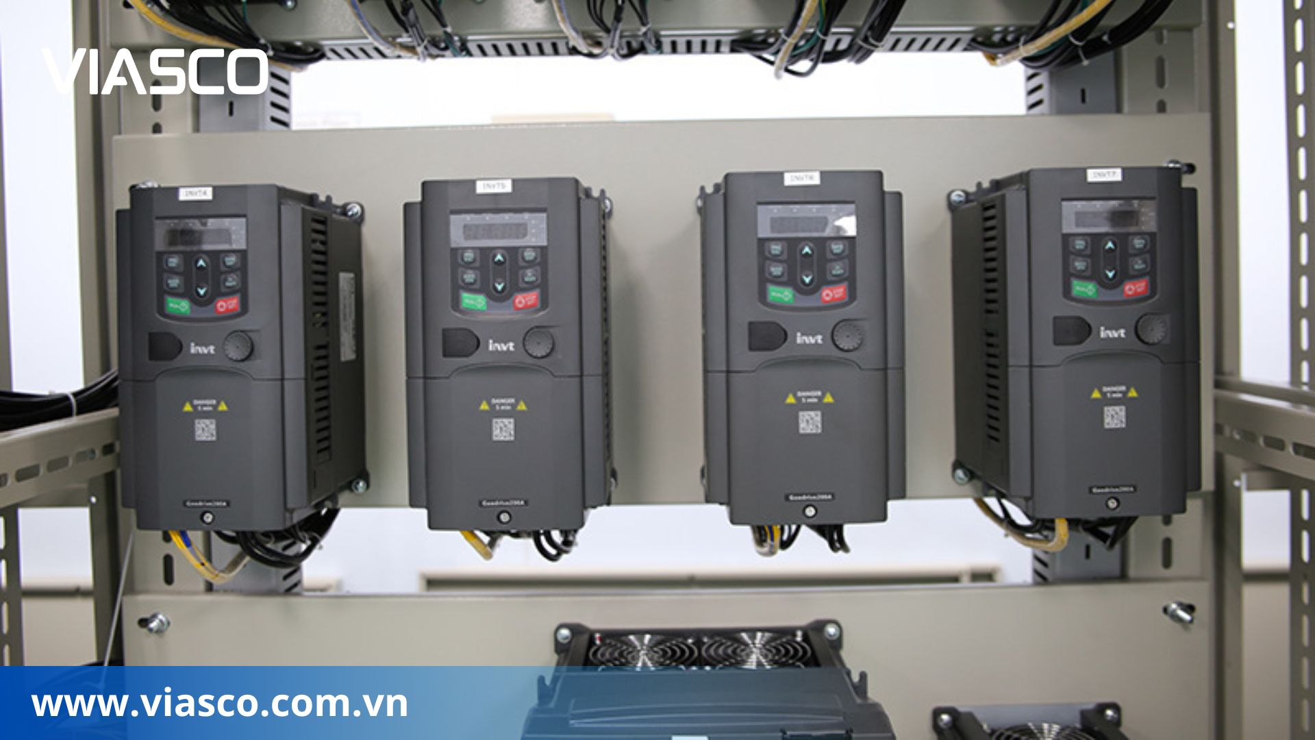 Tủ điều khiển hệ thống dao cắt bay - Viasco